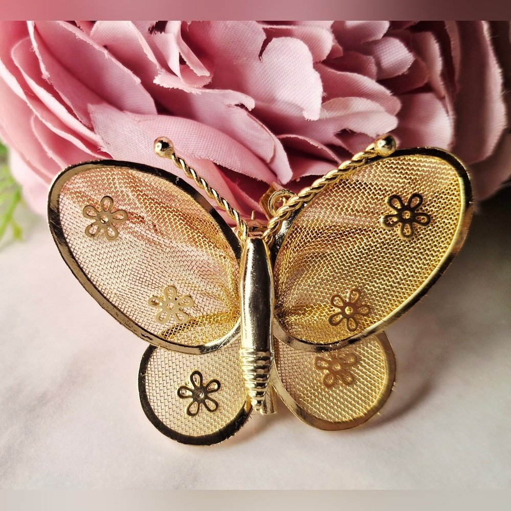 Vintage 80s ✨️🦋💛Golden Floral Butterfly Pendant/Brooch